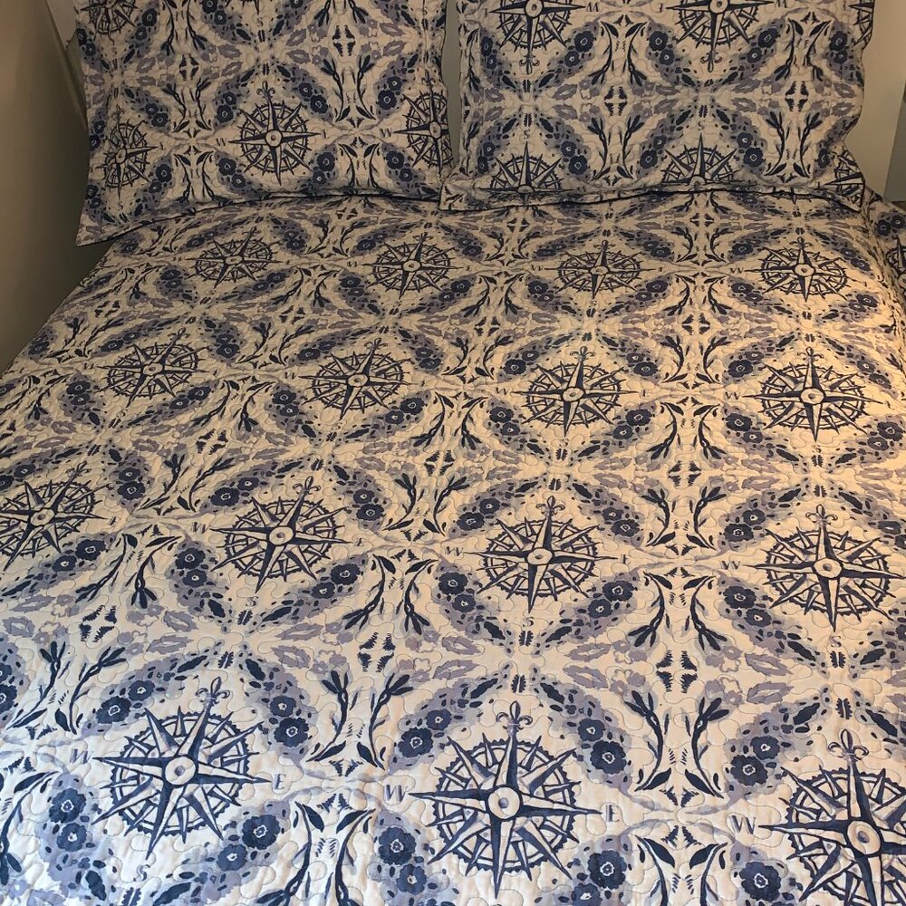 Reversible Blue / White Nautical Rose Queen Comforter / Quilt + 2 Standard Shams